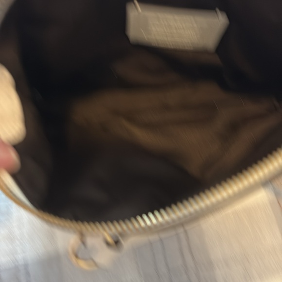 Coach off white pebble leather crossbody bag. In very good condition. - Picture 2 of 4